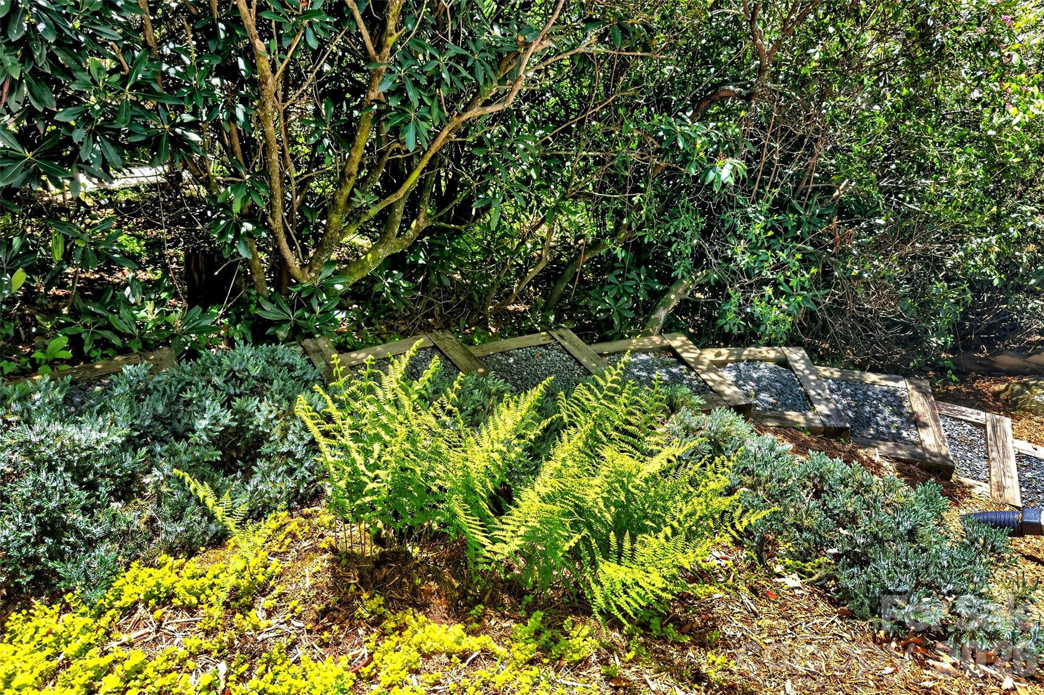 334 Harbor Lake Road Newland, NC 28657 - Photo 39 of 48 a backyard of a house with lots of green space