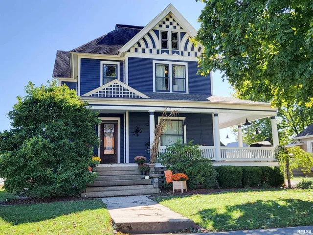 $160,000 | 216 East 3rd Street, Flora, IL 62839