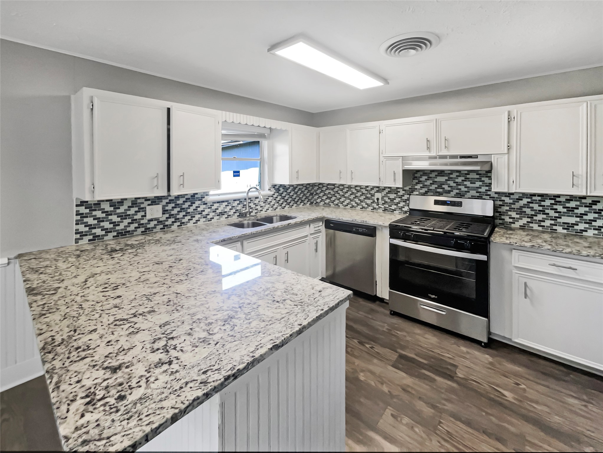 1105 East 17th Street Georgetown, TX 78626 - Photo 2 of 17