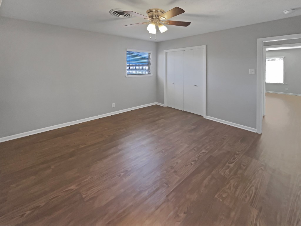 1105 East 17th Street Georgetown, TX 78626 - Photo 4 of 17 a view of an empty room with a window