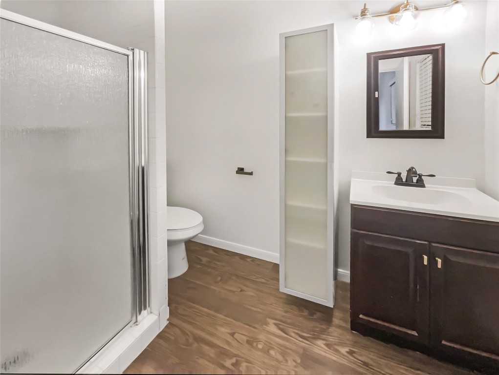 1105 East 17th Street Georgetown, TX 78626 - Photo 6 of 17 a bathroom with a sink and a mirror