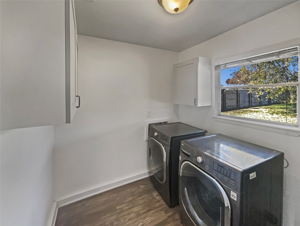 1105 East 17th Street Georgetown, TX 78626 - Photo 10 of 17 a utility room with dryer and washer