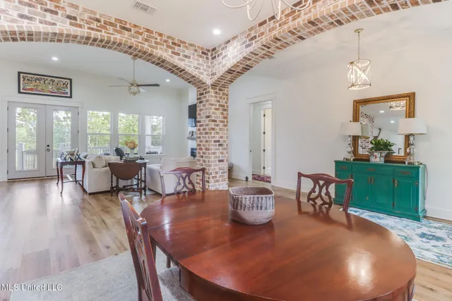 $794,000 | 633 Savannah Estates Boulevard, Biloxi, MS 39532