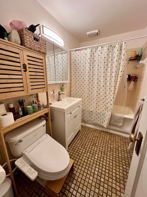 466 Commonwealth Avenue, Unit 502 Boston, MA 02215 - Photo 10 of 16 a bathroom with a sink toilet and shower