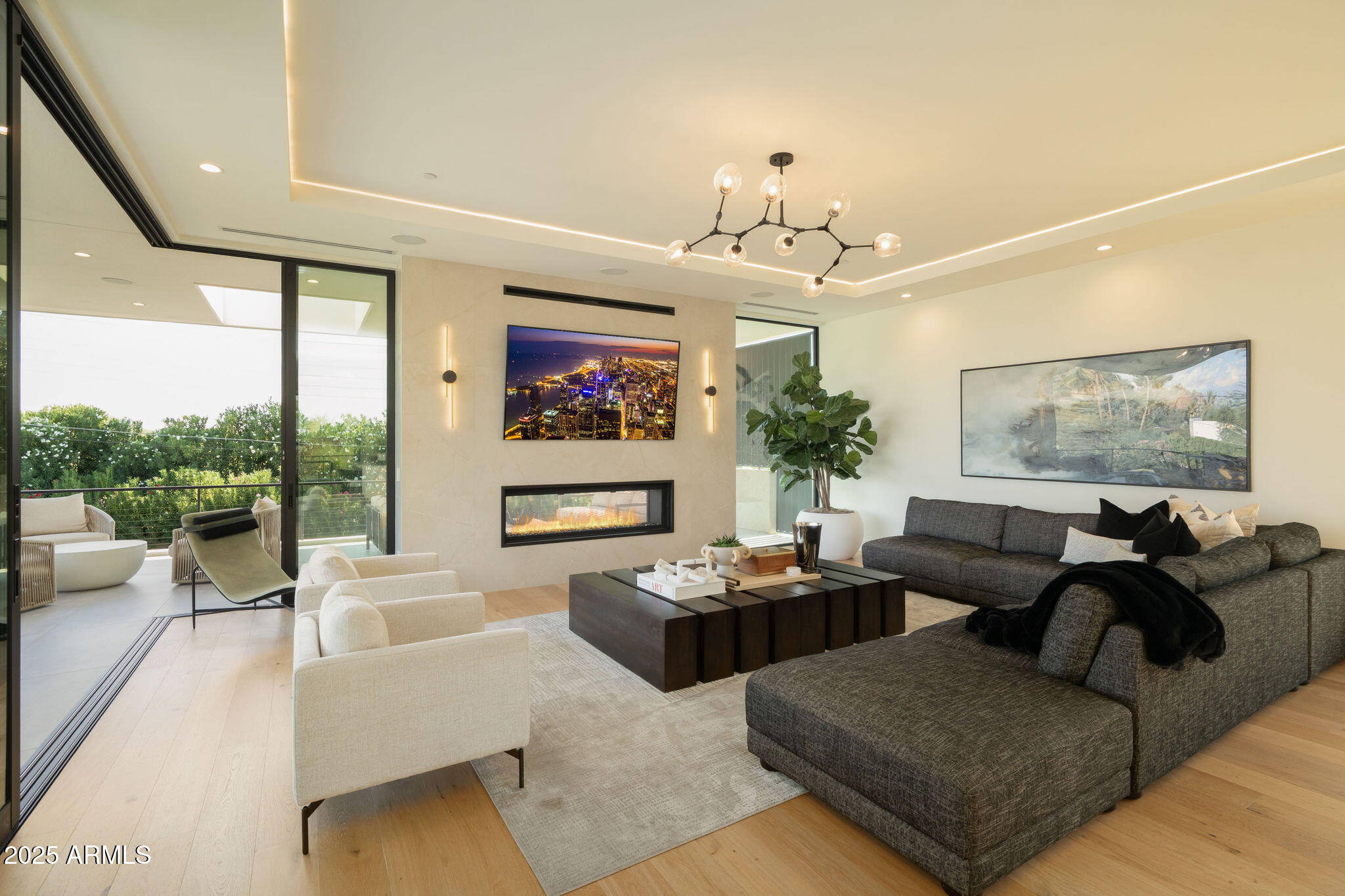 4039 East Rancho Drive Phoenix, AZ 85018 - Photo 12 of 53 Living