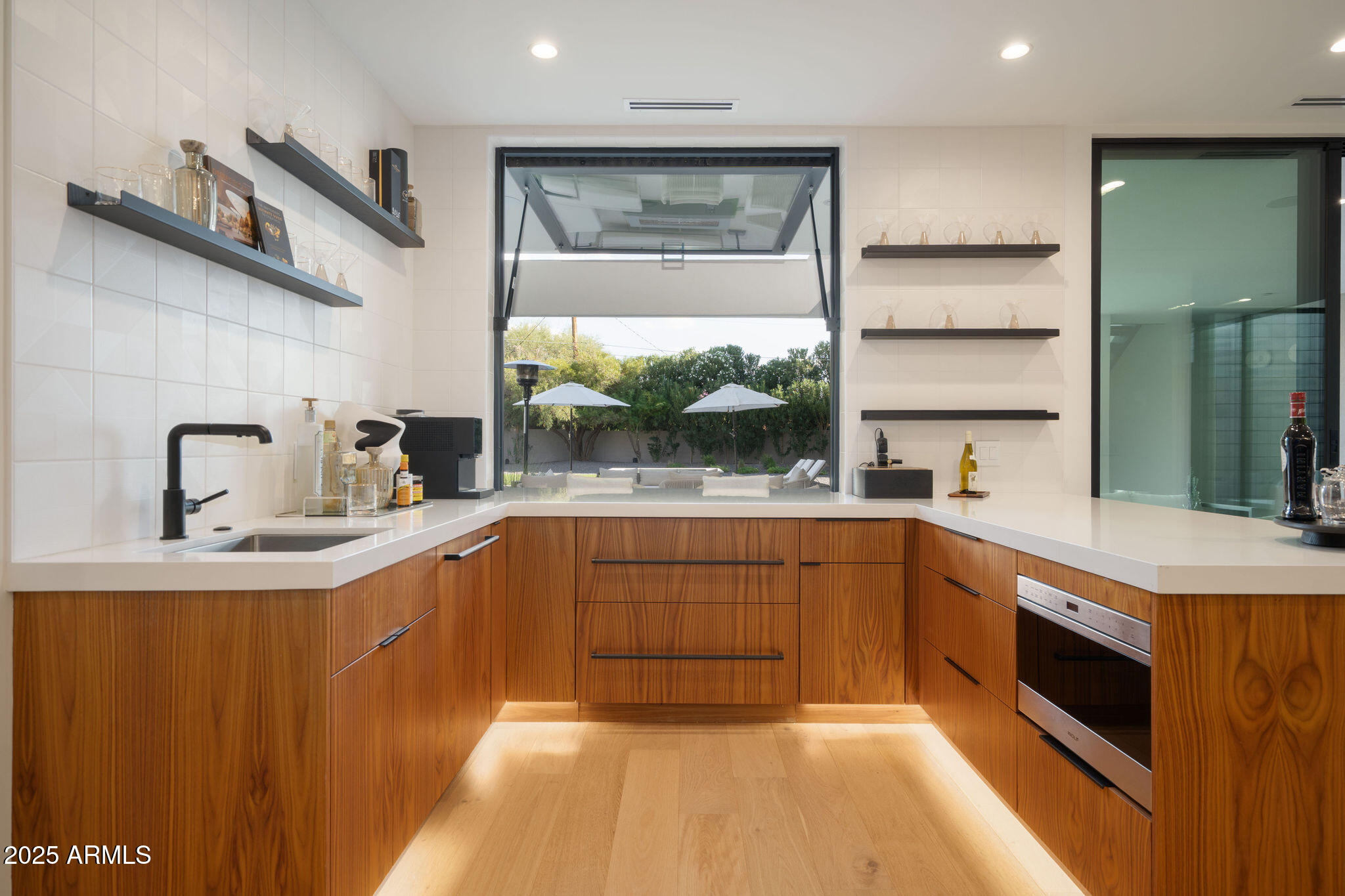 4039 East Rancho Drive Phoenix, AZ 85018 - Photo 30 of 53 Bar