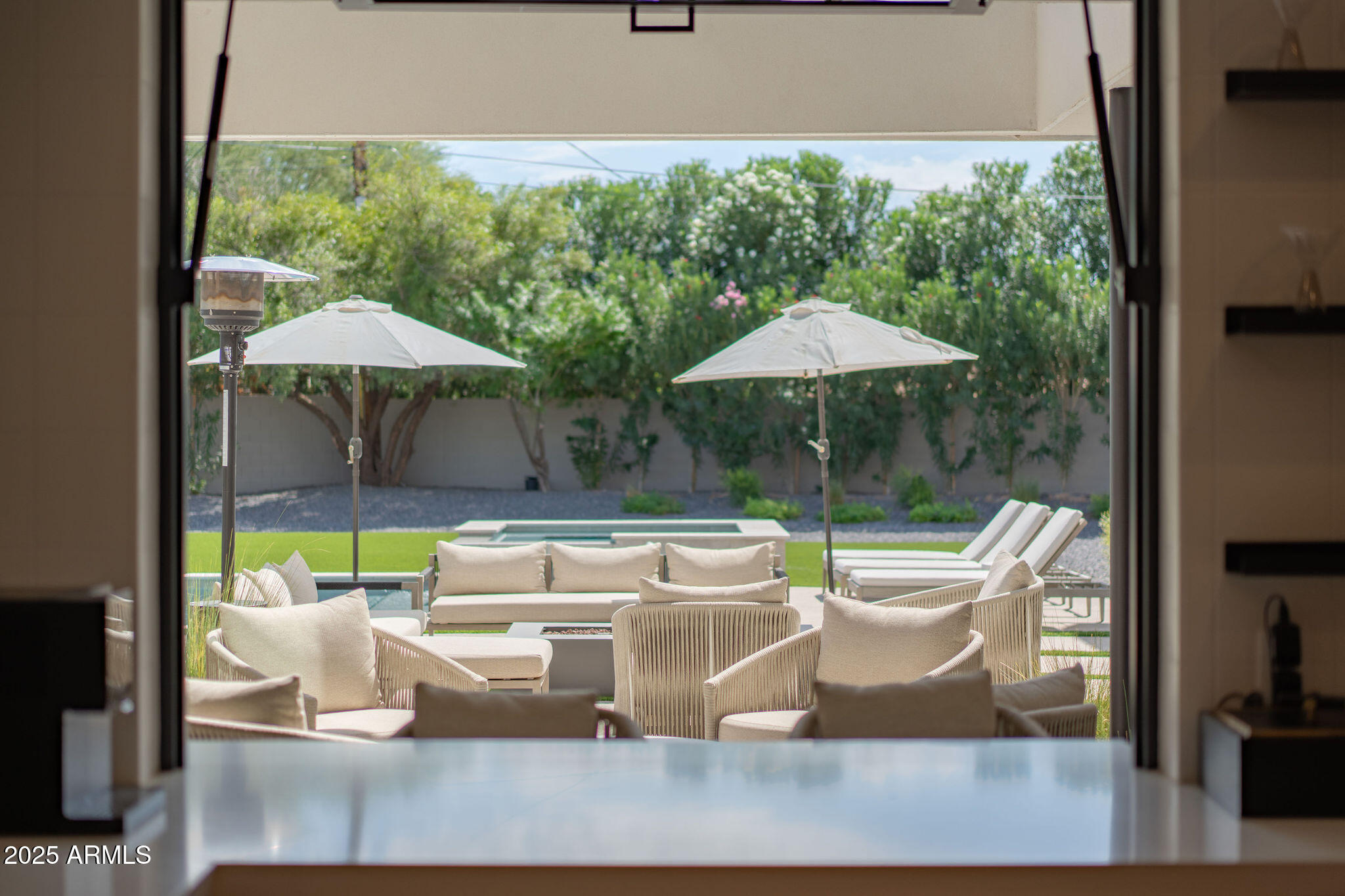 4039 East Rancho Drive Phoenix, AZ 85018 - Photo 31 of 53 Bar