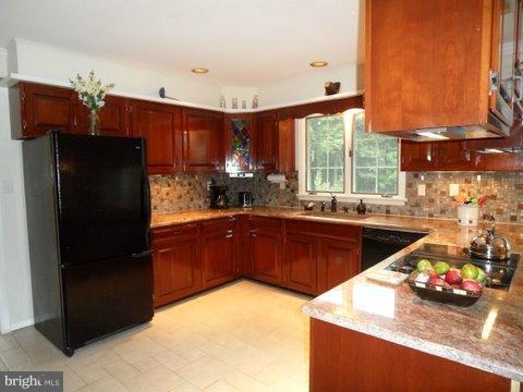 10401 Brink Road Germantown, MD 20876 - Photo 15 of 20 Kitchen