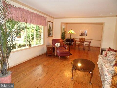 10401 Brink Road Germantown, MD 20876 - Photo 19 of 20 Living Room