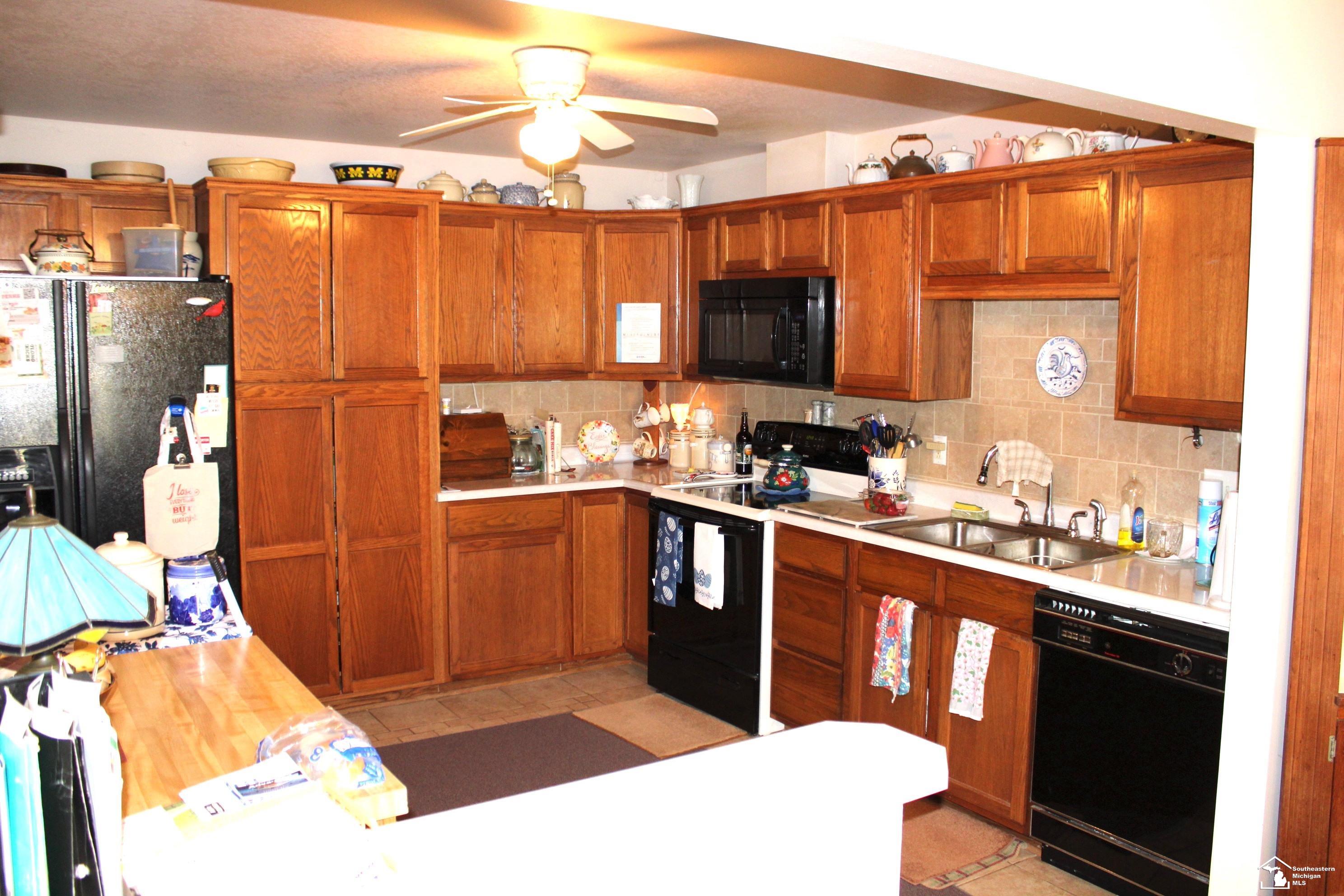 5840 East Dunbar Road, Unit 13 Monroe, MI 48161 - Photo 11 of 39 Kitchen