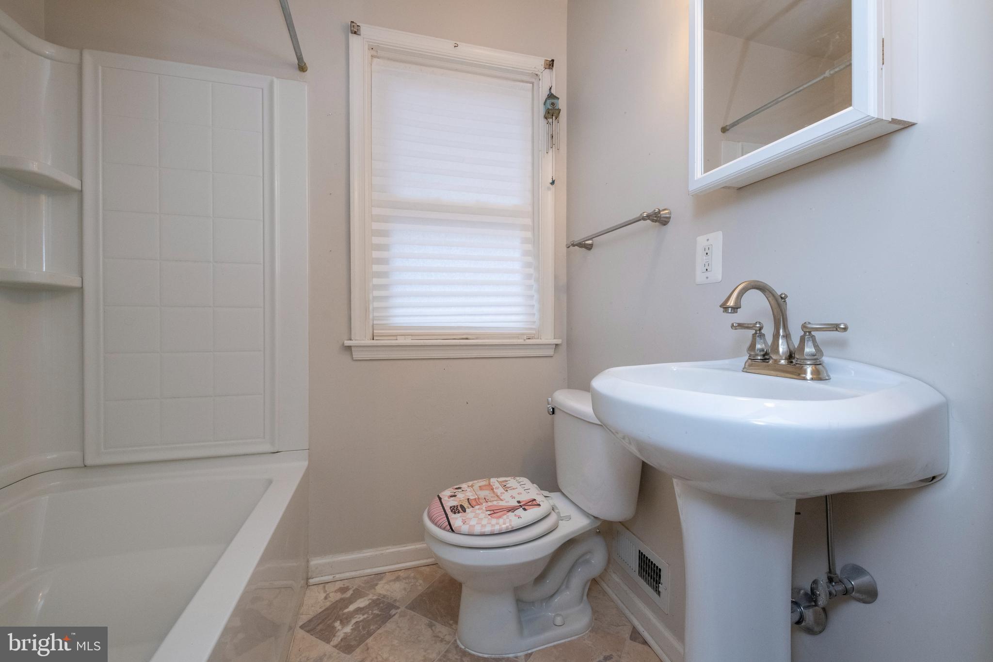 8350 Hillendale Road Parkville, MD 21234 - Photo 17 of 39 Bathroom