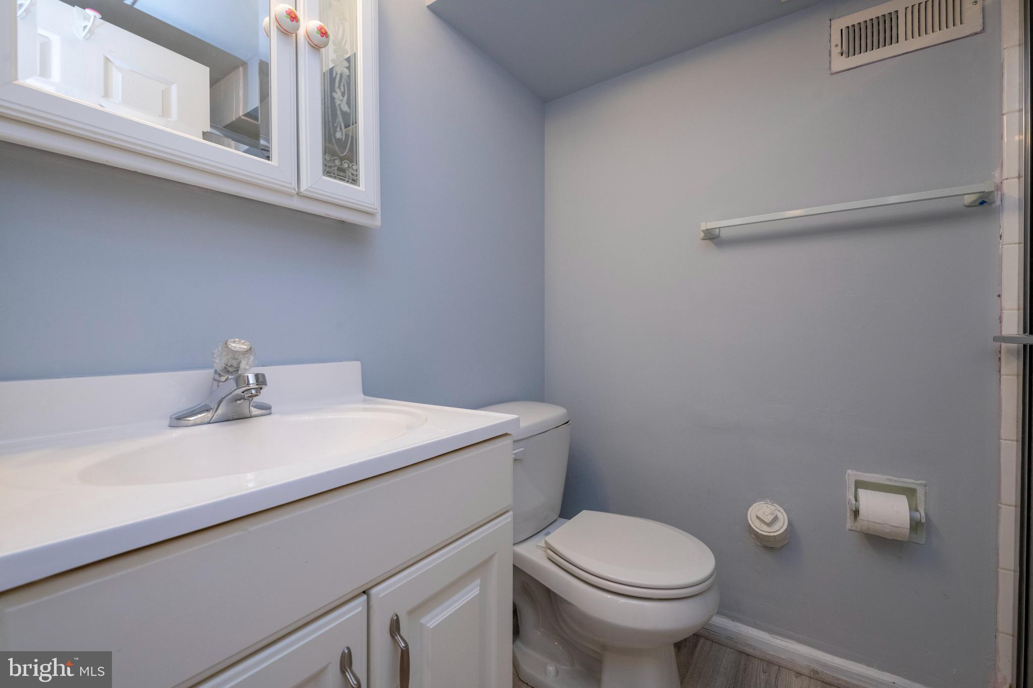 8350 Hillendale Road Parkville, MD 21234 - Photo 31 of 39 2nd bathroom