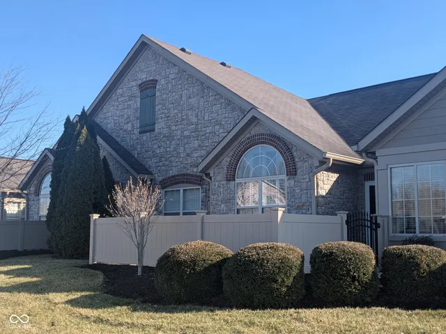 $385,000 | 13832 Rue Fontaine Lane, McCordsville, IN 46055