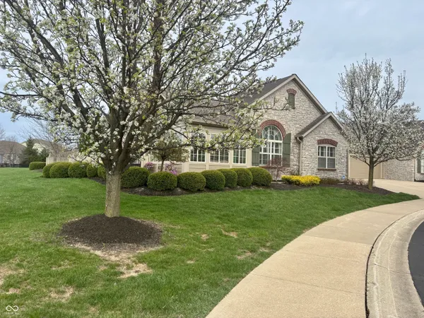 $369,990 | 13832 Rue Fontaine Lane, McCordsville, IN 46055