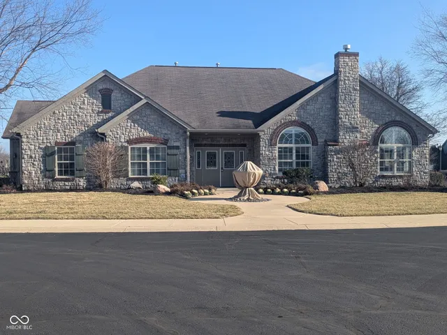 $385,000 | 13832 Rue Fontaine Lane, McCordsville, IN 46055