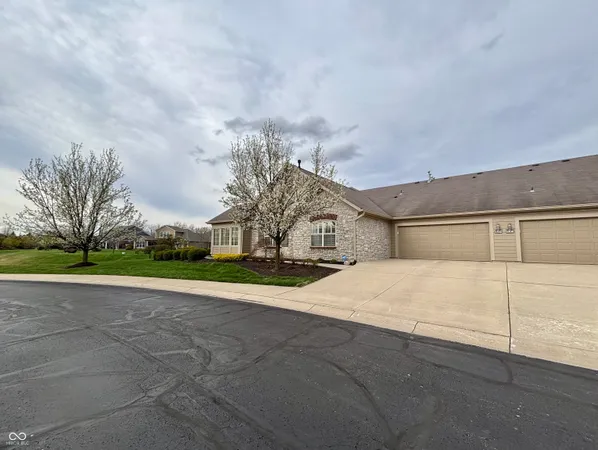 $369,990 | 13832 Rue Fontaine Lane, McCordsville, IN 46055
