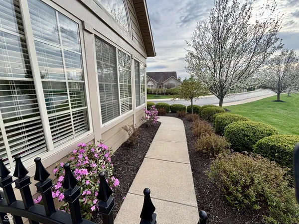 $375,000 | 13832 Rue Fontaine Lane, McCordsville, IN 46055