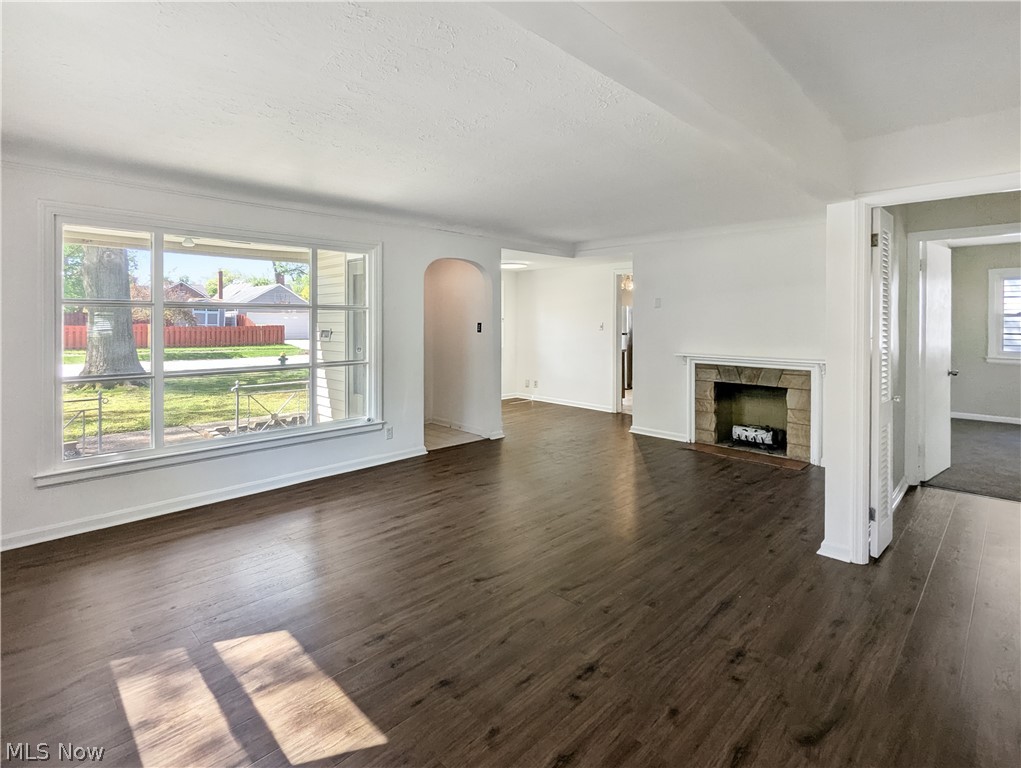 4135 Eastway Road Cleveland, OH 44121 - Photo 3 of 21