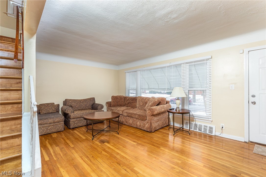3837 Salisbury Road Cleveland, OH 44121 - Photo 3 of 17