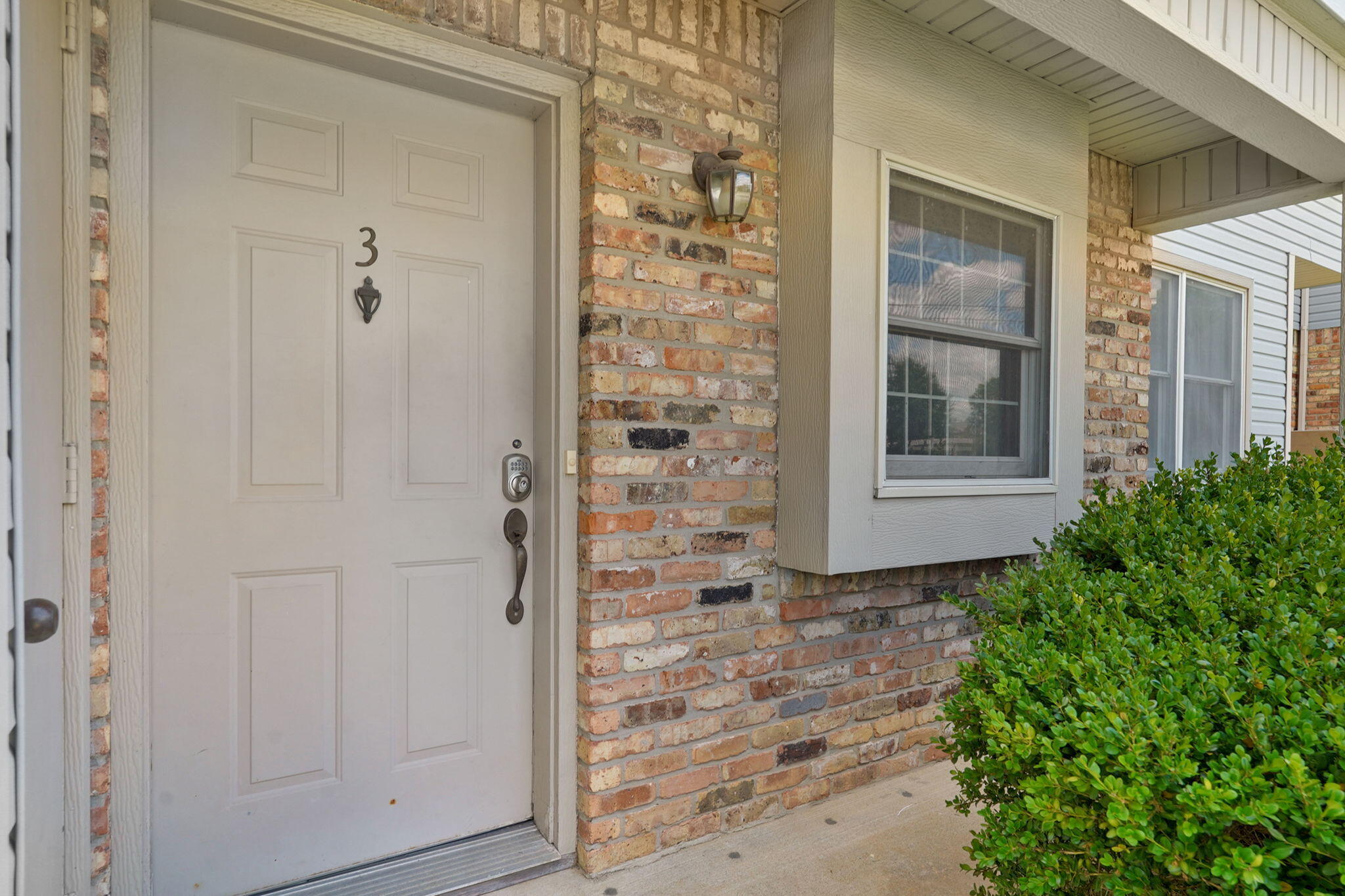 2700 South Ingram Mill Road, Unit 3 Springfield, MO 65804 - Photo 3 of 21 2700 S Ingram Mill Rd 3-4