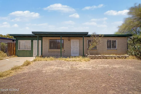 $255,000 | 1427 East Silverlake Road, Tucson, AZ 85713