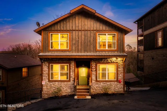 $1,399,900 | 3031 Ridge Top Resort Way, Pigeon Forge, TN 37863
