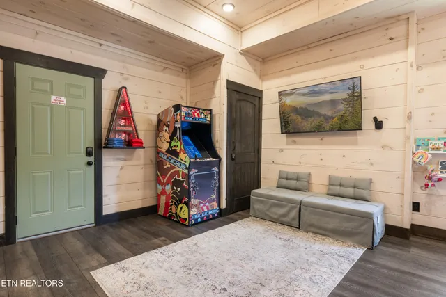 $1,399,900 | 3031 Ridge Top Resort Way, Pigeon Forge, TN 37863