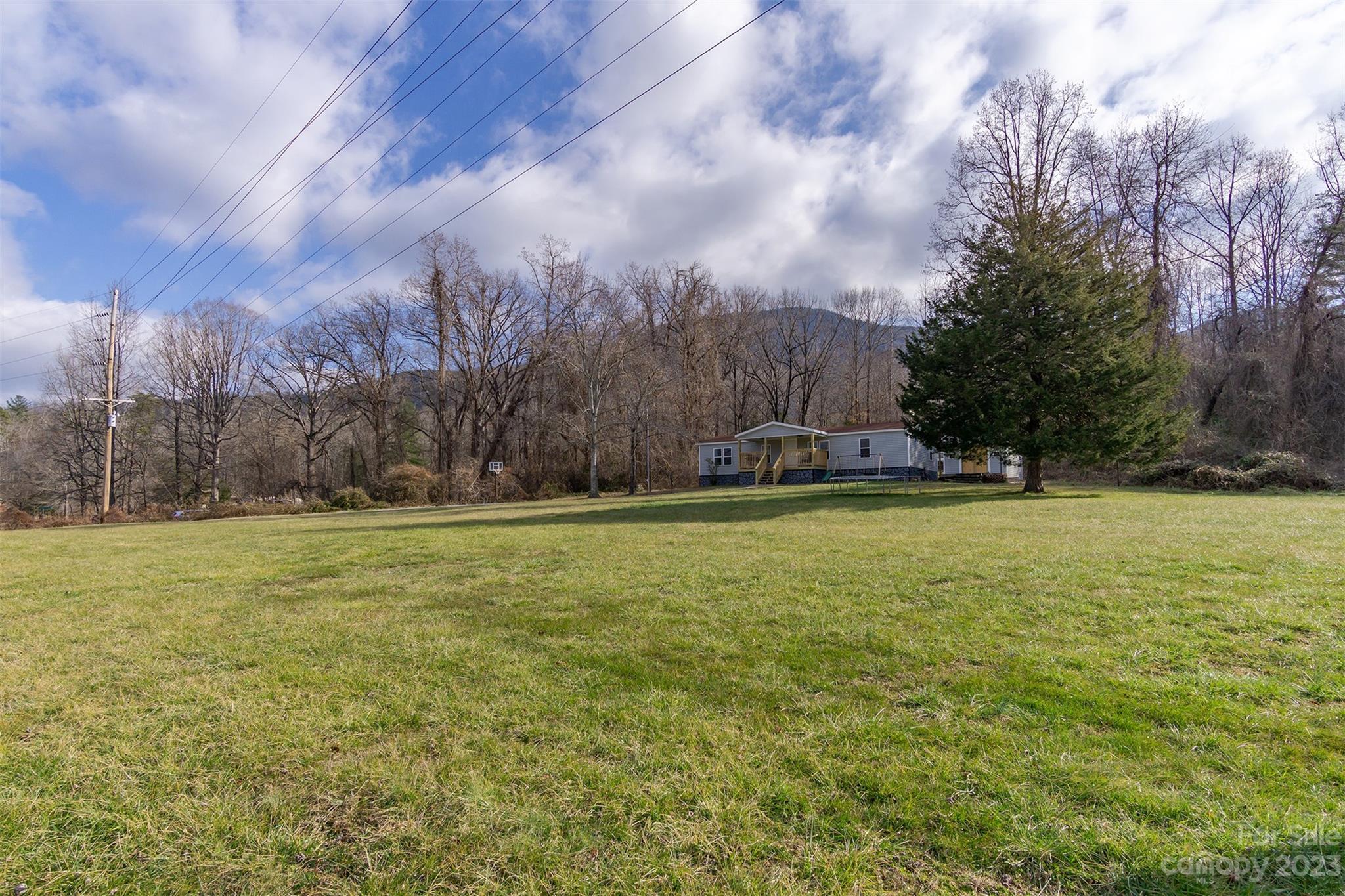 380 Old Linville Road Marion, NC 28752 - Photo 8 of 48 Gallery Image 8