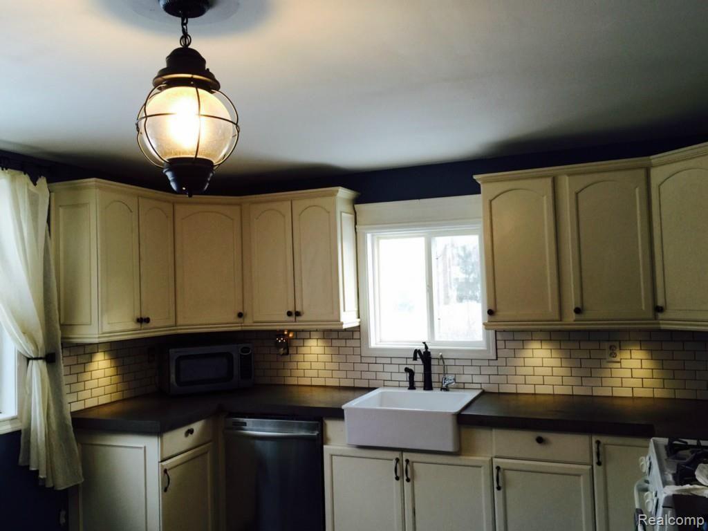 2867 Church Road Columbus, MI 48063 - Photo 7 of 20 kitchen2.jpg