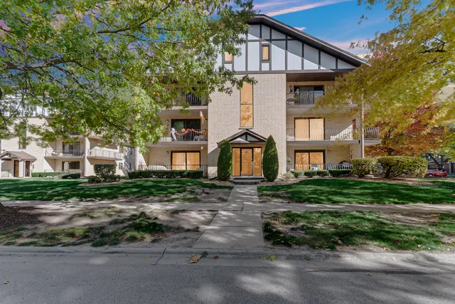 $229,900 | 17961 Royal Oak Court, Unit 1S, Tinley Park, IL 60477