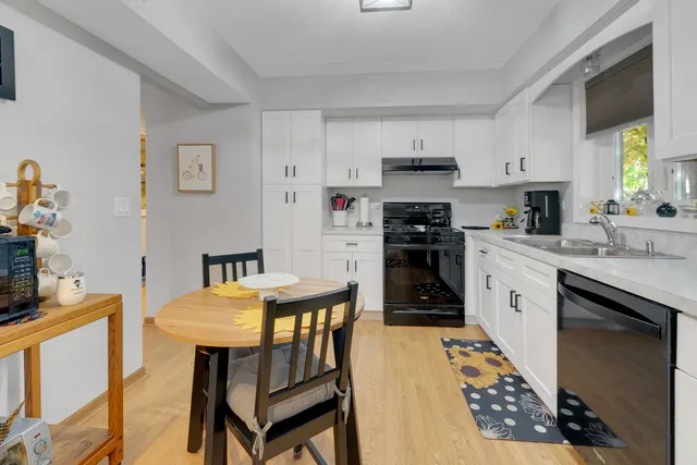 $229,900 | 17961 Royal Oak Court, Unit 1S, Tinley Park, IL 60477