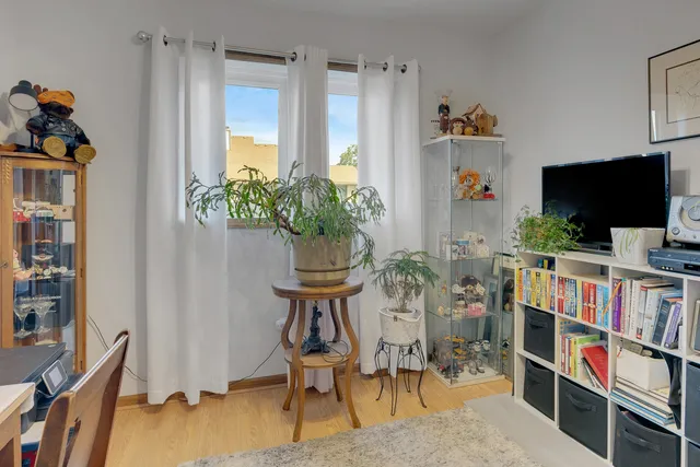 $229,900 | 17961 Royal Oak Court, Unit 1S, Tinley Park, IL 60477