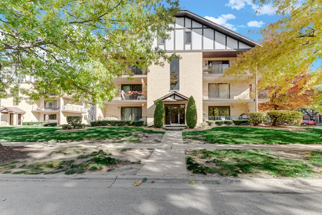 $229,900 | 17961 Royal Oak Court, Unit 1S, Tinley Park, IL 60477