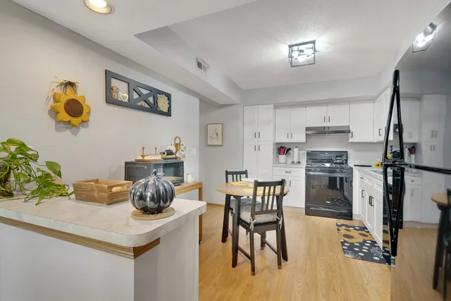 $229,900 | 17961 Royal Oak Court, Unit 1S, Tinley Park, IL 60477