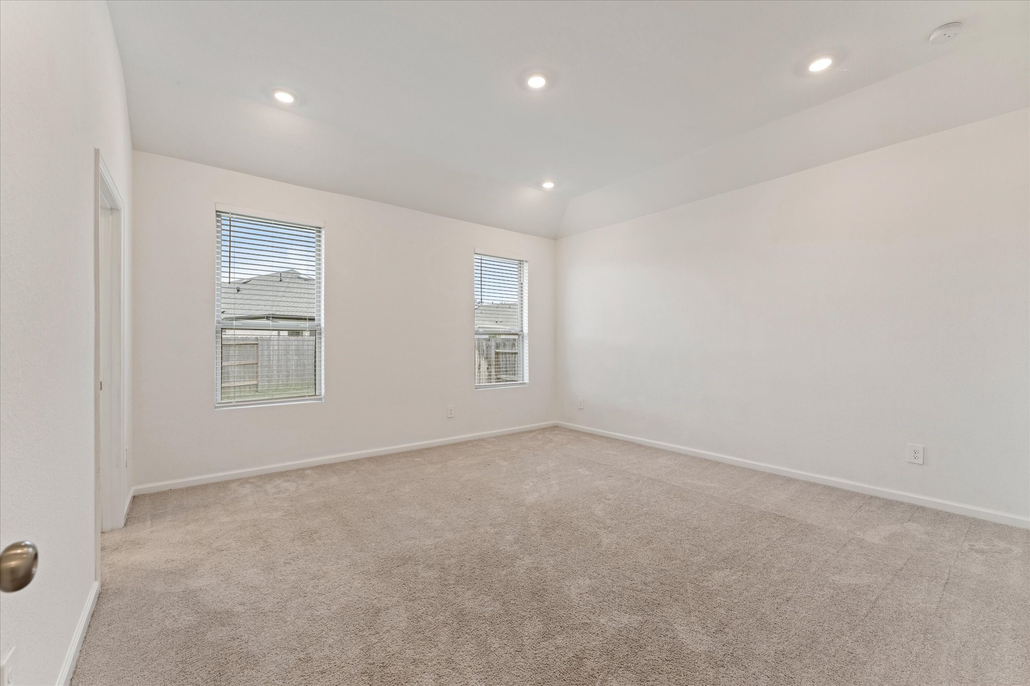15520 Sunset Maple Court Conroe, TX 77302 - Photo 13 of 46 an empty room with windows and closet