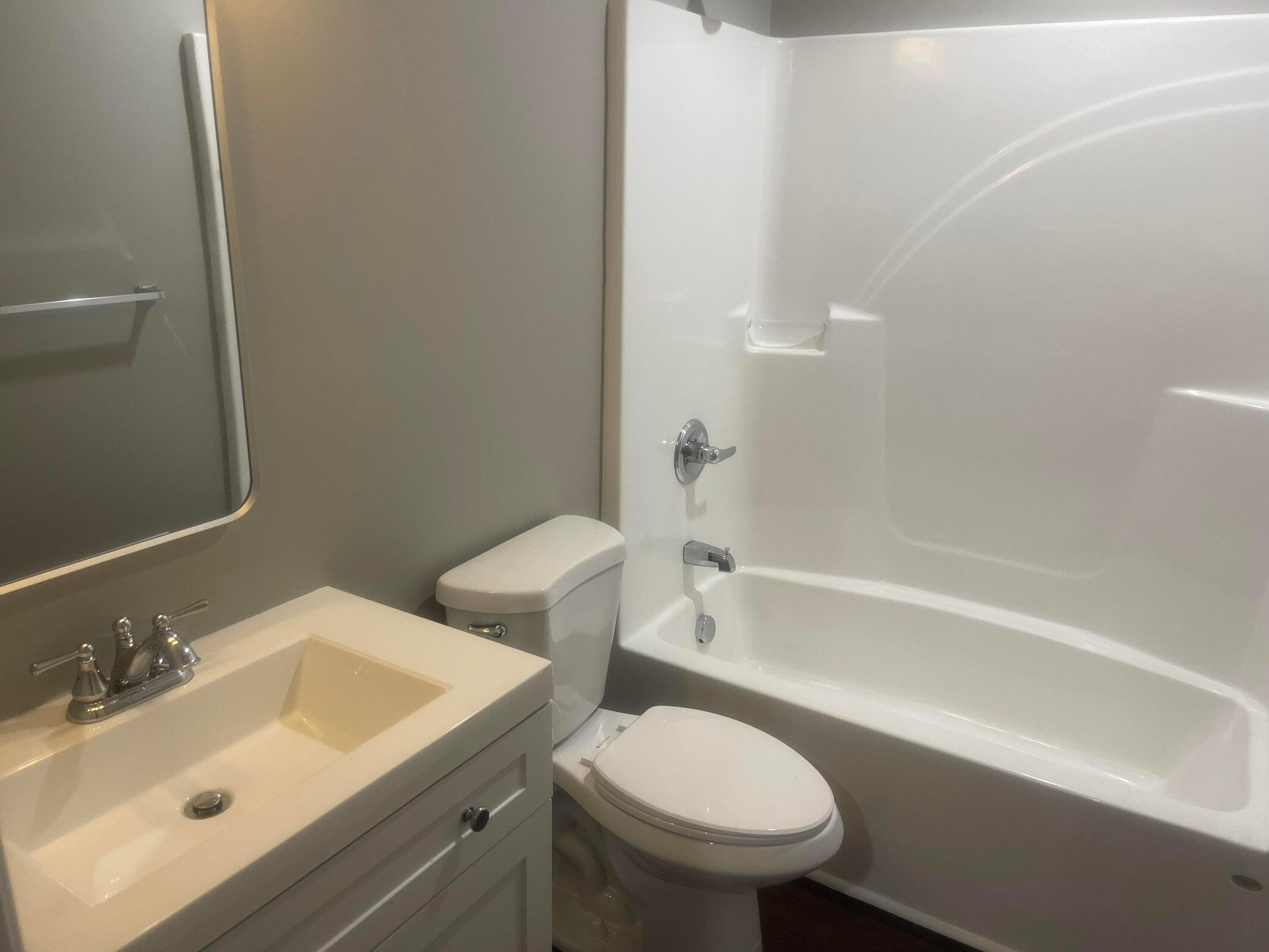 544 Old Milledgeville Road Thomson, GA 30824 - Photo 14 of 18 hall bath