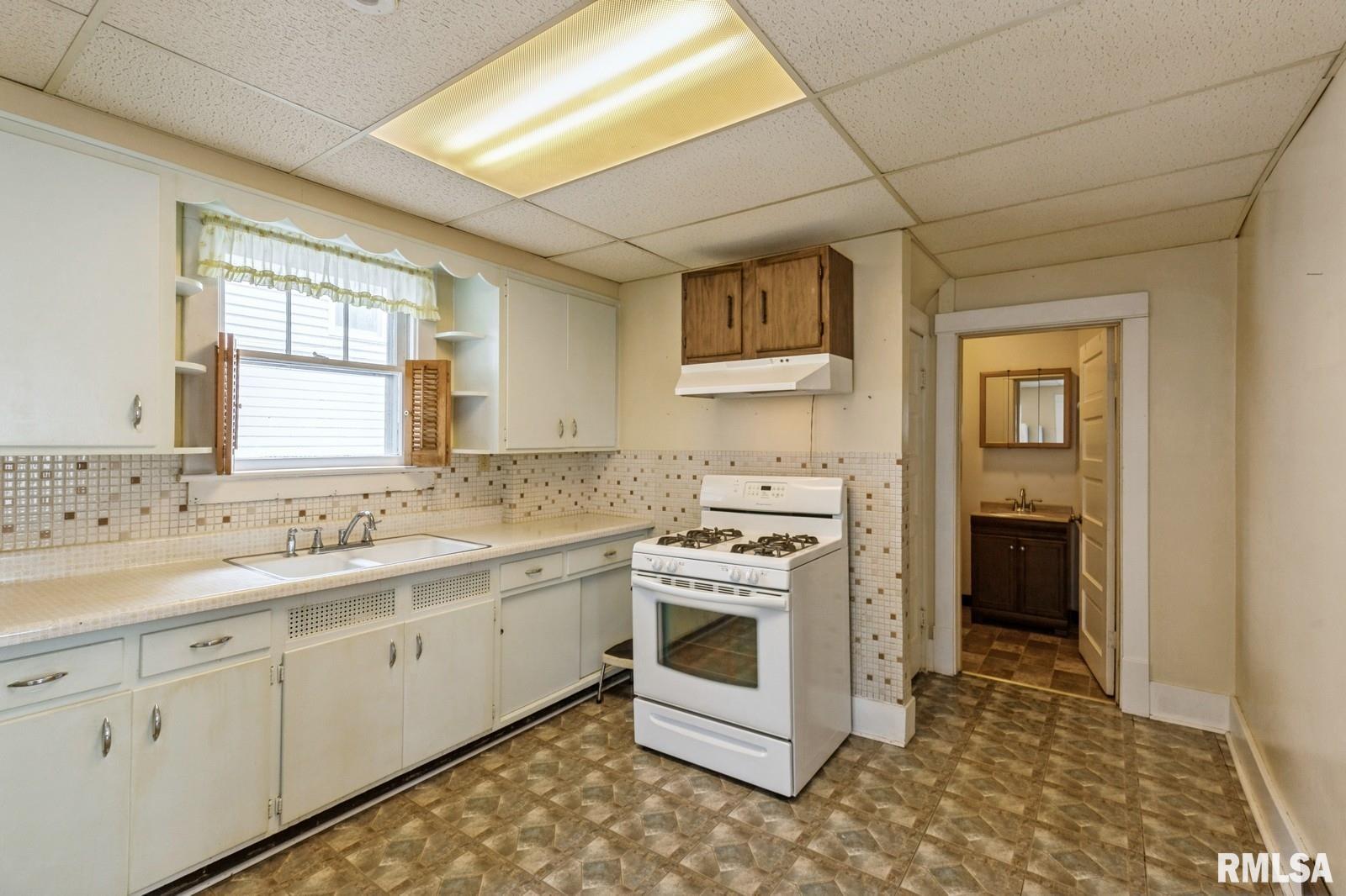 1915 3rd Street Moline, IL 61265 - Photo 10 of 20 Gallery Image 10