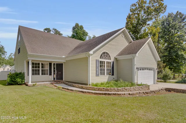 $400,000 | 305 Drake Landing, New Bern, NC 28560