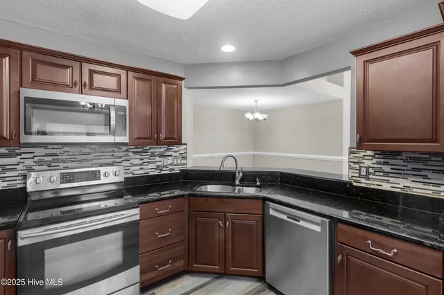 $395,000 | 305 Drake Landing, New Bern, NC 28560