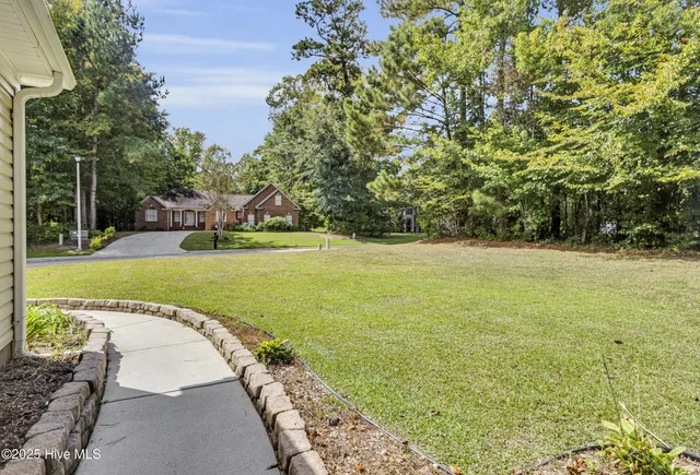$395,000 | 305 Drake Landing, New Bern, NC 28560