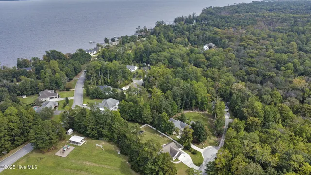 $395,000 | 305 Drake Landing, New Bern, NC 28560