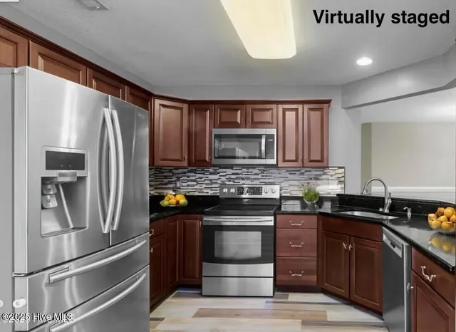 $395,000 | 305 Drake Landing, New Bern, NC 28560