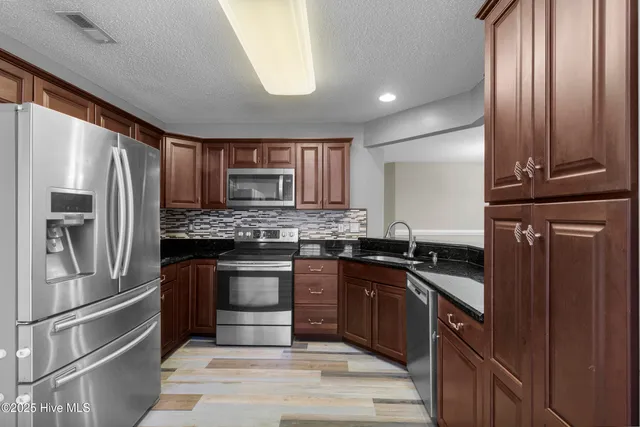 $395,000 | 305 Drake Landing, New Bern, NC 28560