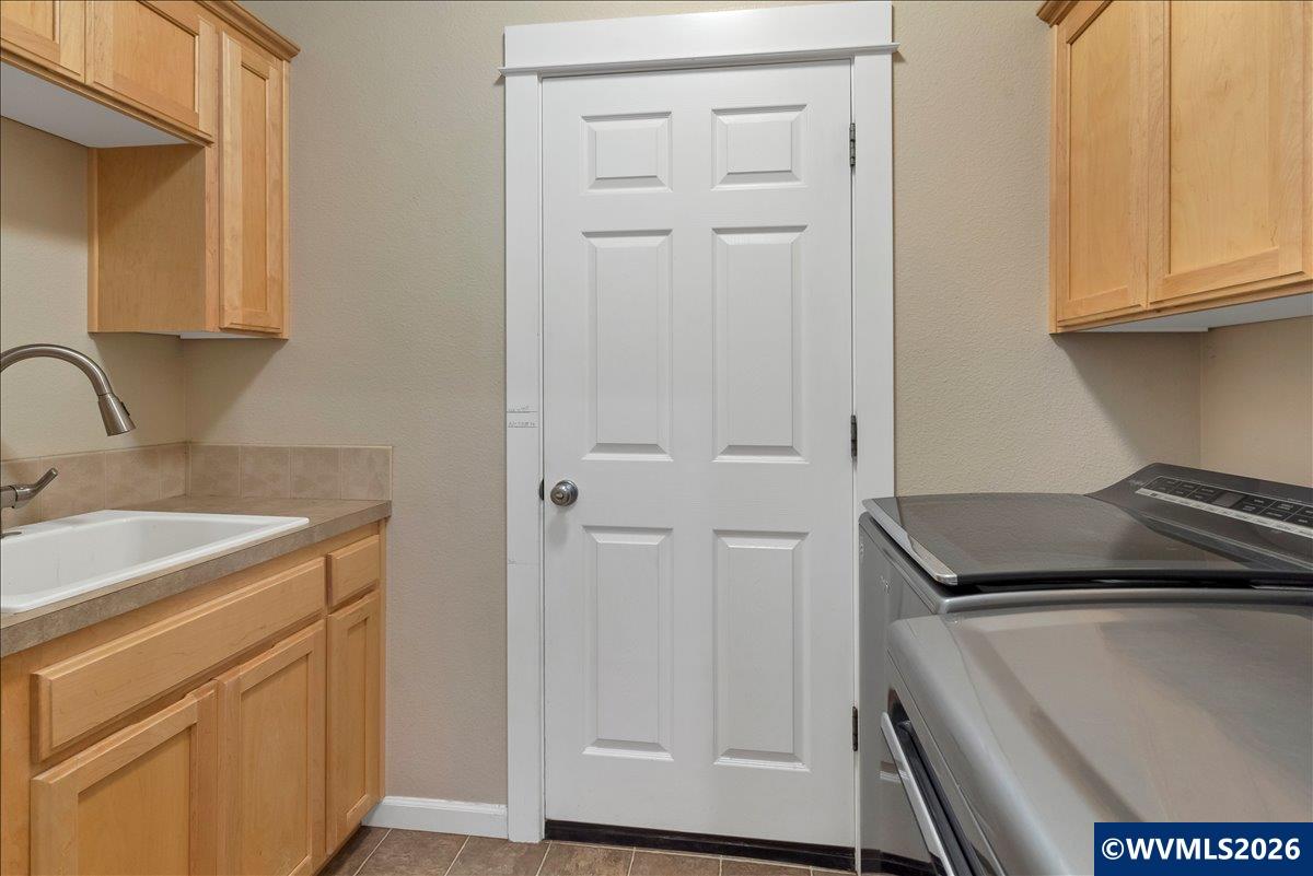 284 Southwest Wyatt Street Dallas, OR 97338 - Photo 27 of 38