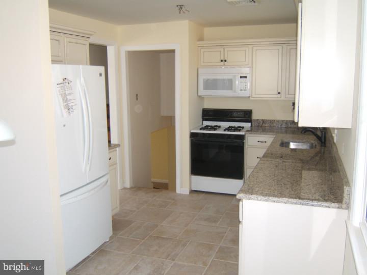 24 Cedarcroft Road Gibbsboro, NJ 08026 - Photo 4 of 14 Kitchen