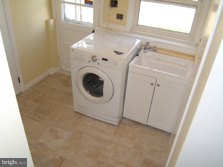 24 Cedarcroft Road Gibbsboro, NJ 08026 - Photo 9 of 14 Laundry Room