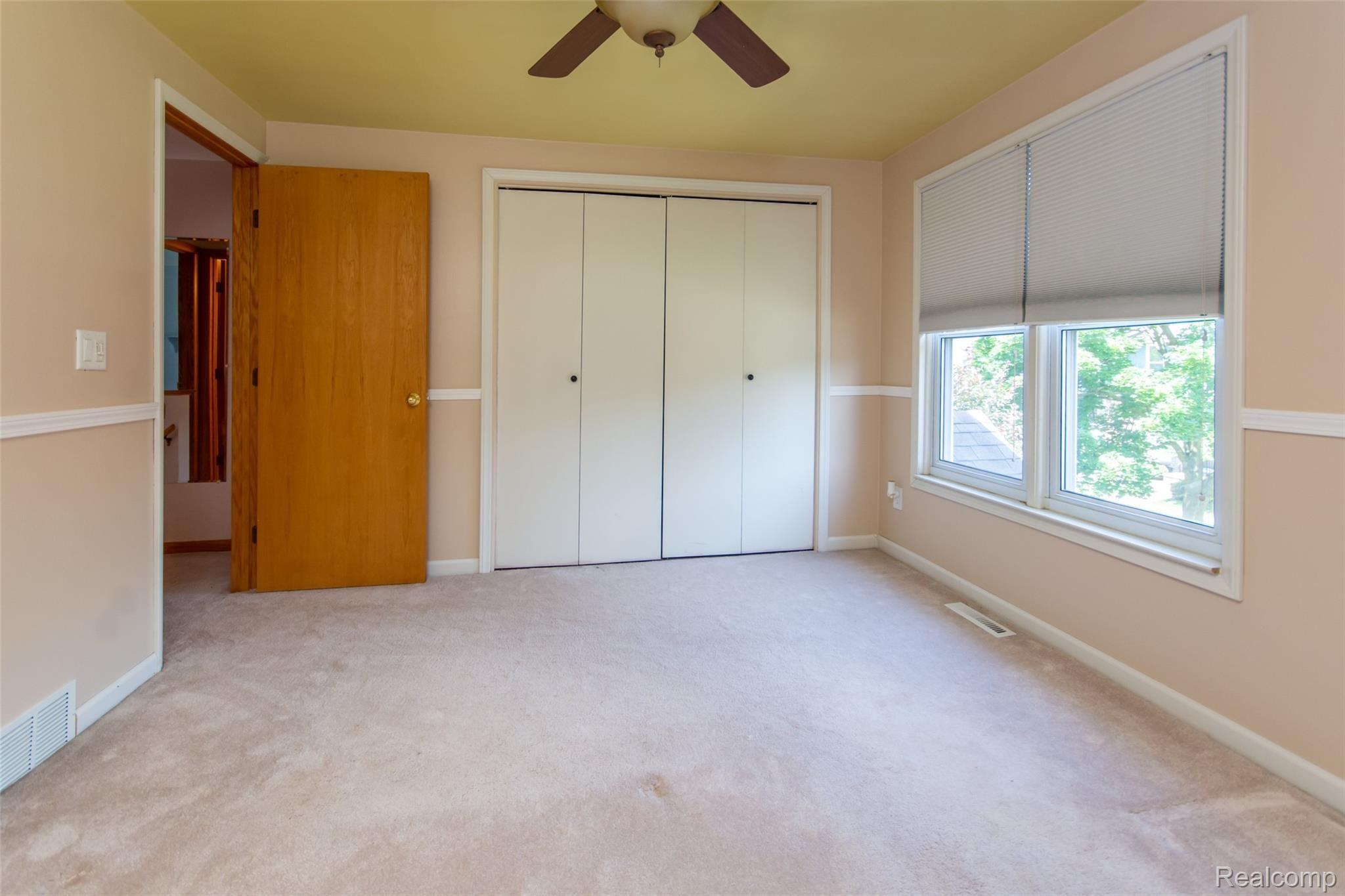 225 North Maple Road Saline, MI 48176 - Photo 9 of 22 DSC_4672.jpg