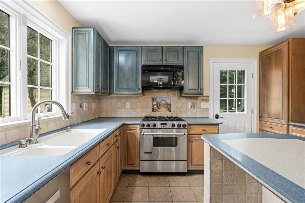 38 Framingham Road Marlborough, MA 01752 - Photo 14 of 42 Gallery Image 14