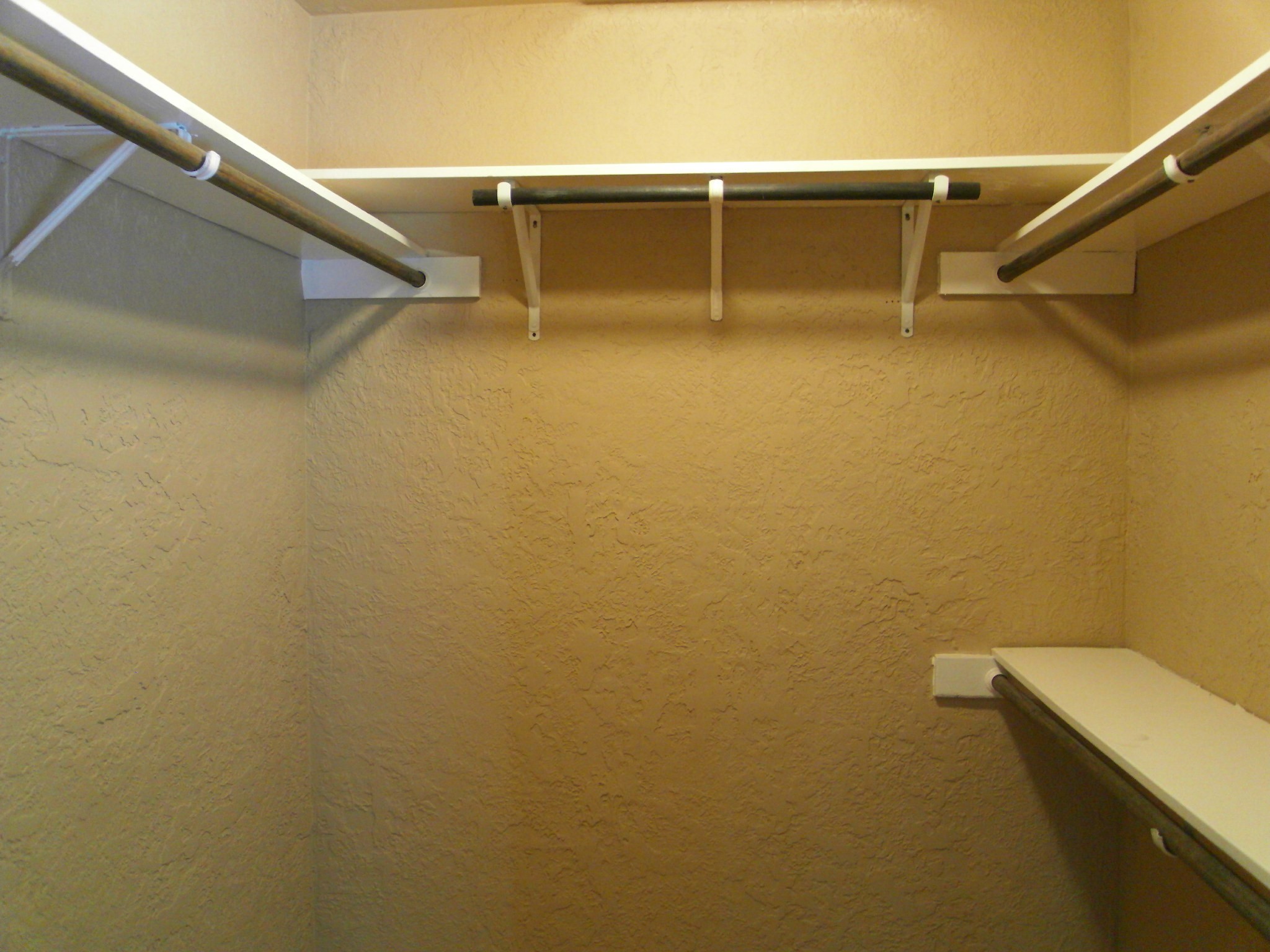 14911 Wunderlich Drive, Unit 1108 Houston, TX 77069 - Photo 15 of 26 a view of a room with shelf