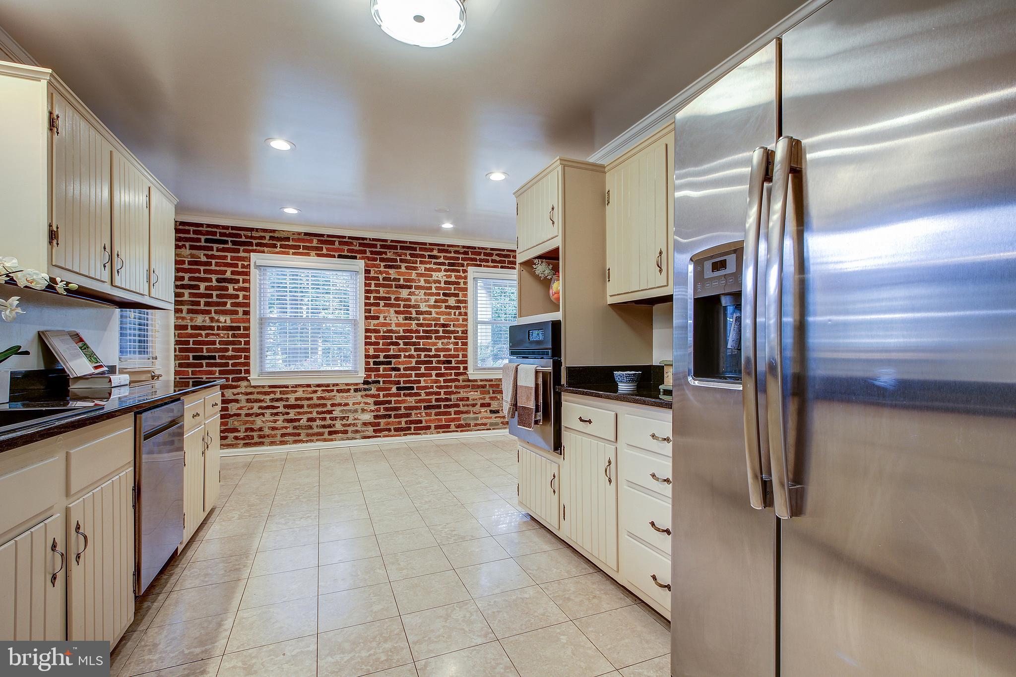 1591 Kimblewick Road Potomac, MD 20854 - Photo 13 of 39
